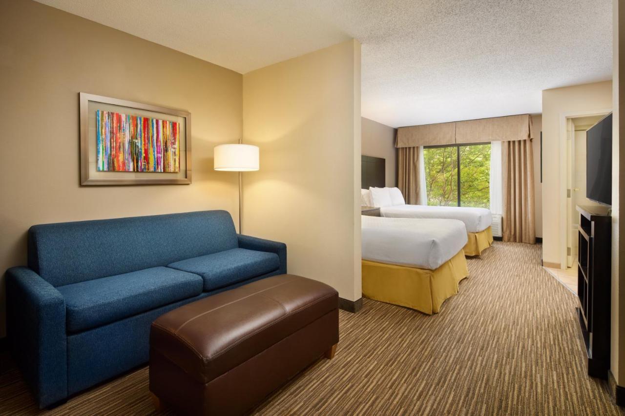 Holiday Inn Express & Suites Alpharetta By Ihg Exterior photo