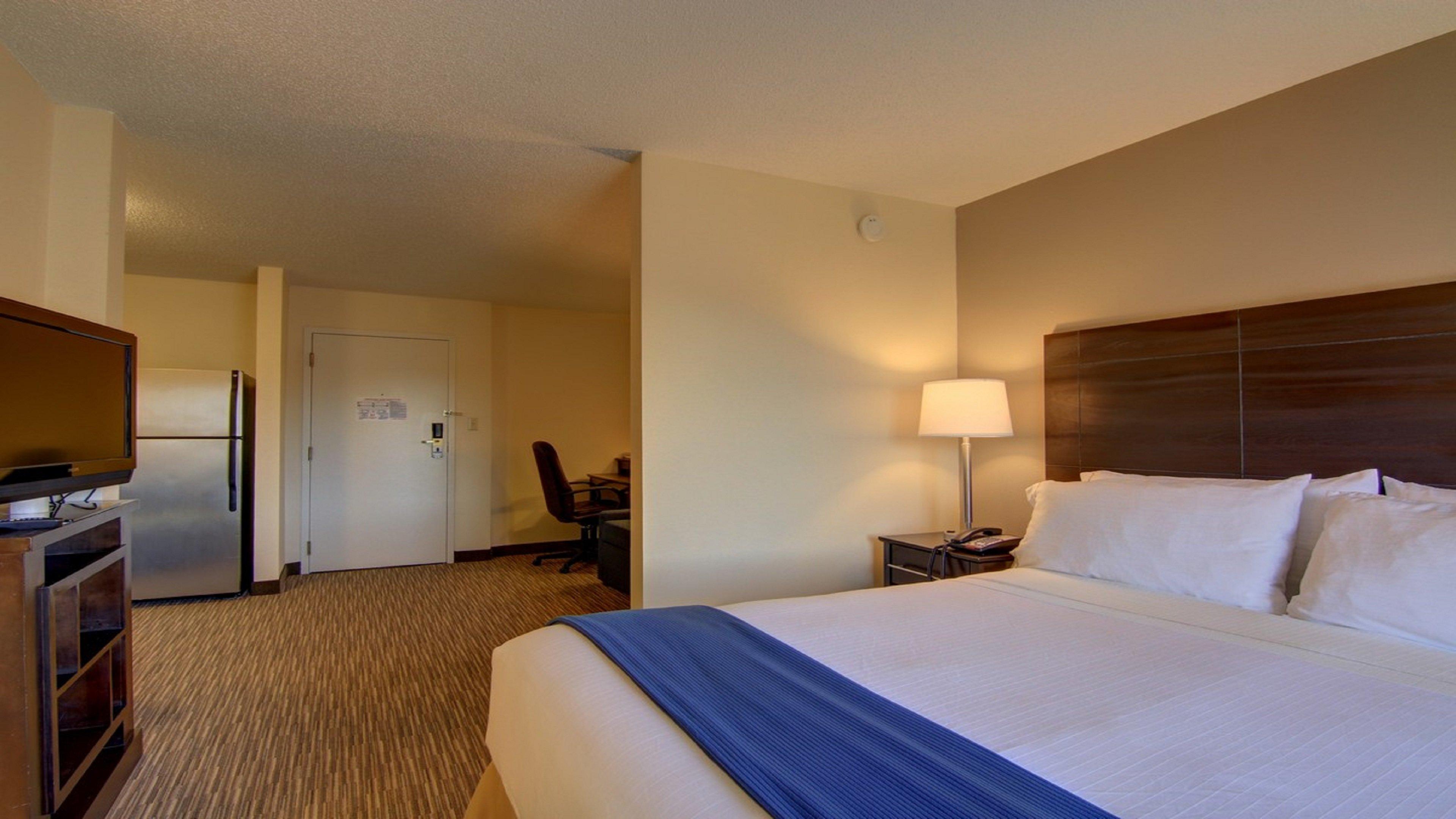 Holiday Inn Express & Suites Alpharetta By Ihg Exterior photo