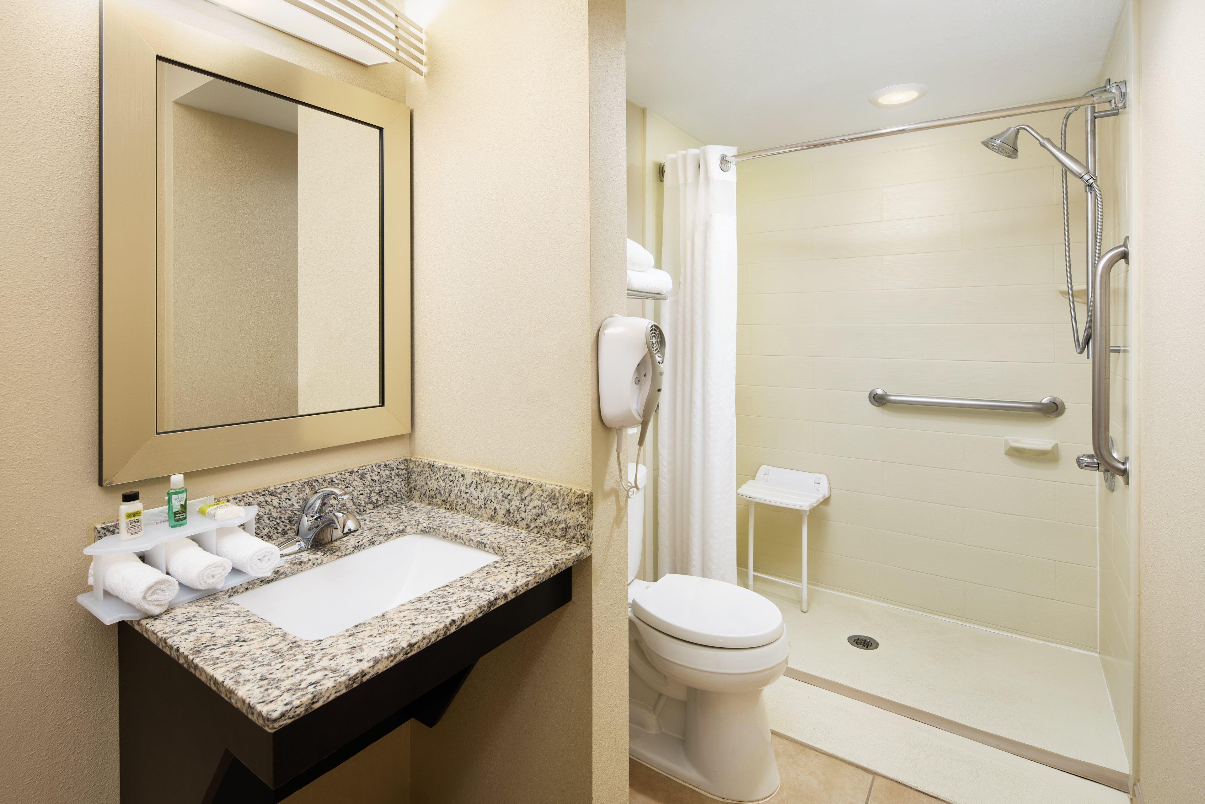 Holiday Inn Express & Suites Alpharetta By Ihg Exterior photo
